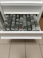 Шкаф для хранения образцов на стеклах в гистологии и цитологии AT-S13v - Металл в полимере